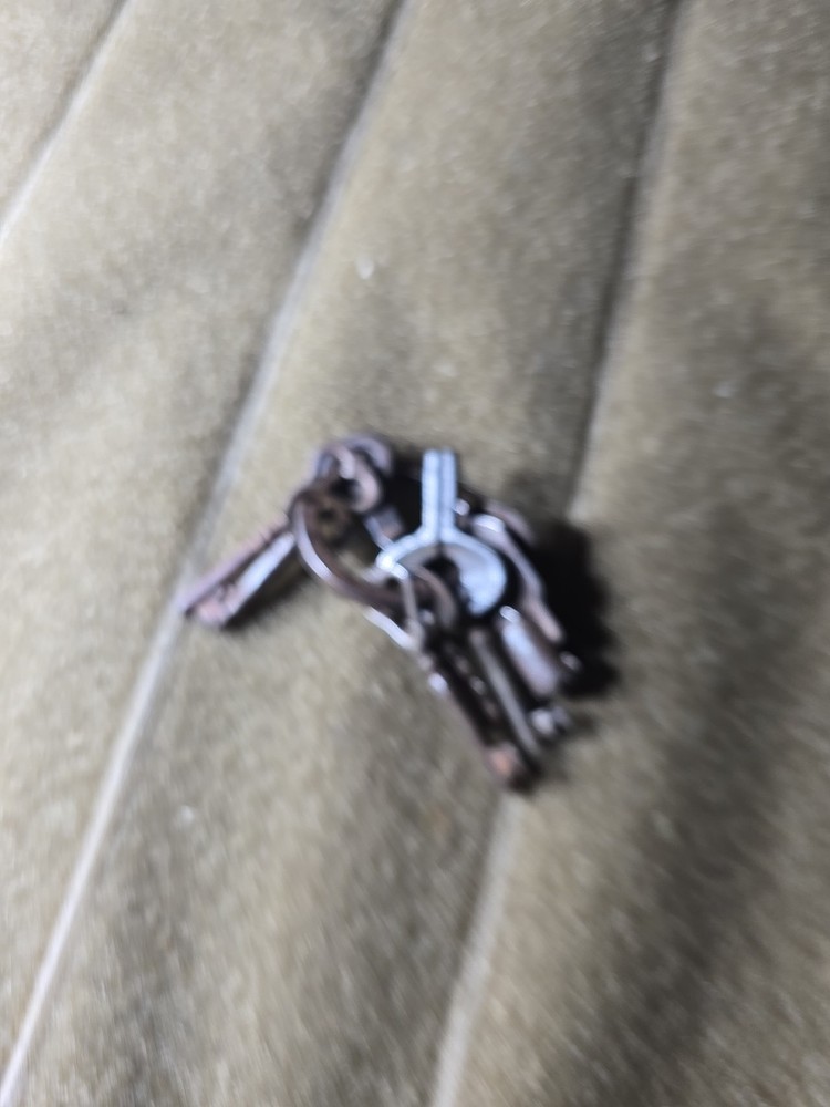 Vintage set of 9 Keys