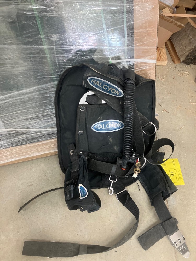 Halcyon Buoyancy Compensator excellent used condition