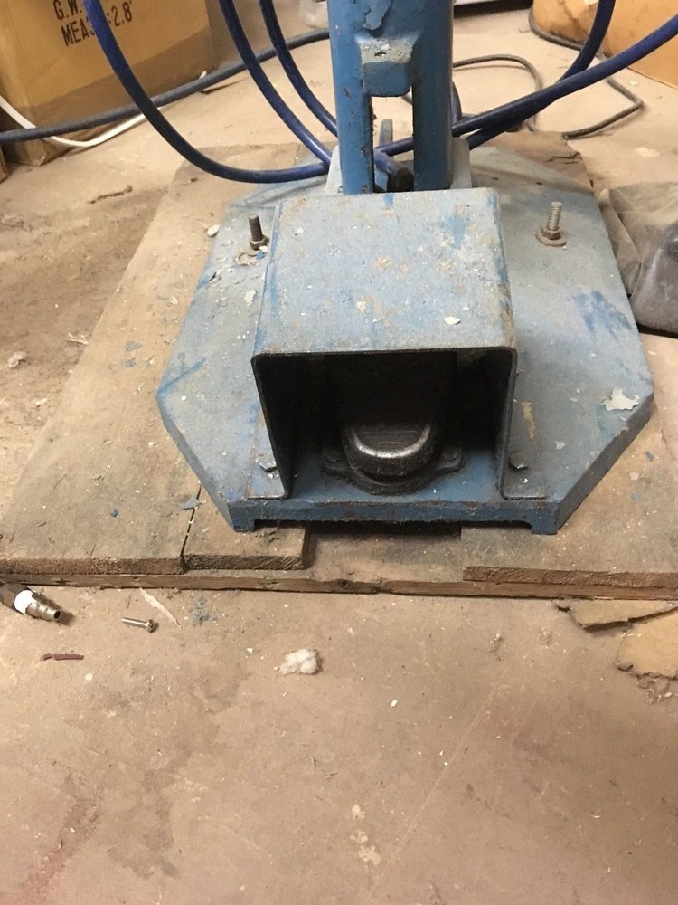 Stimpson Auto Feed Riveting "C-E" Eyeleting Type C1 Machine Pneumatic Electric