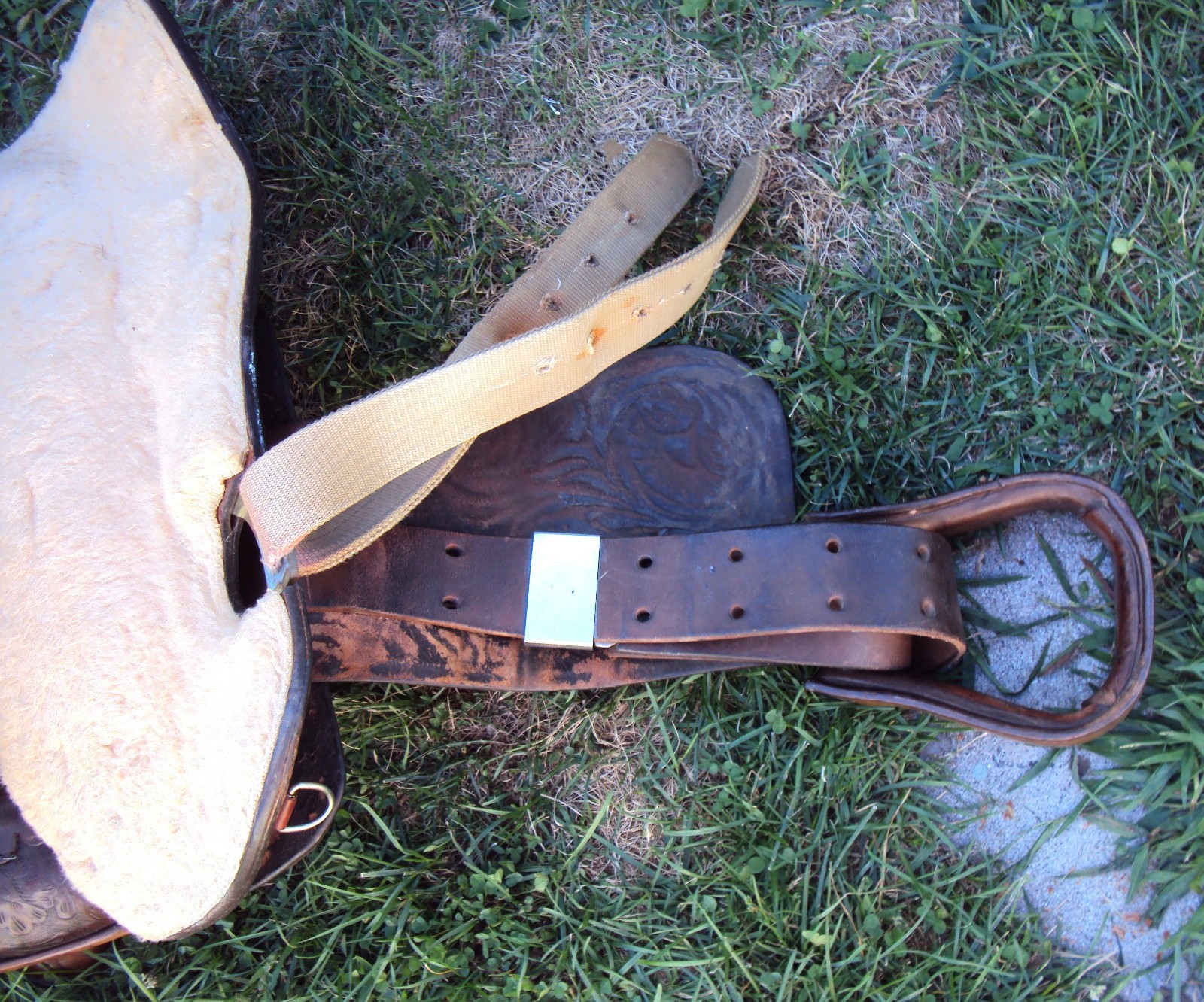SIMCO Western Show / Parade Saddle- 15" -SILVER HEARTS- Tooled Design -STUNNING!