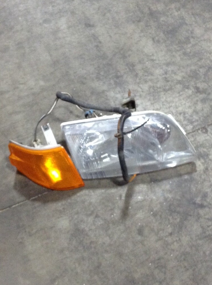 VOLVO VNM Headlamp Assembly
