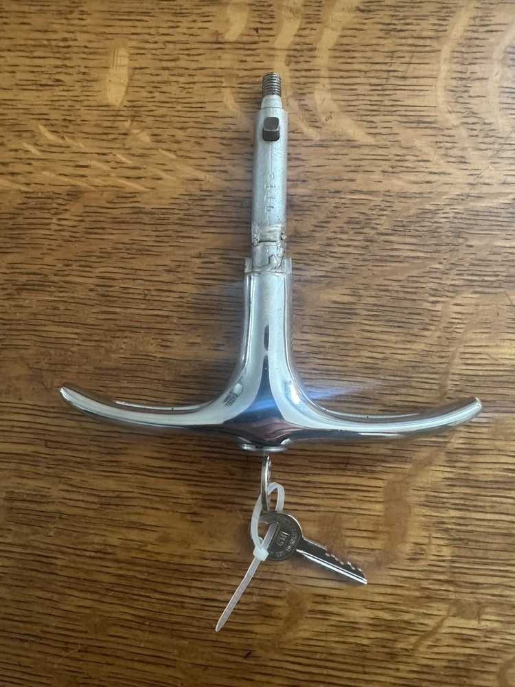 1949 CHEVROLET  TRUNK LOCK & 2 KEYS