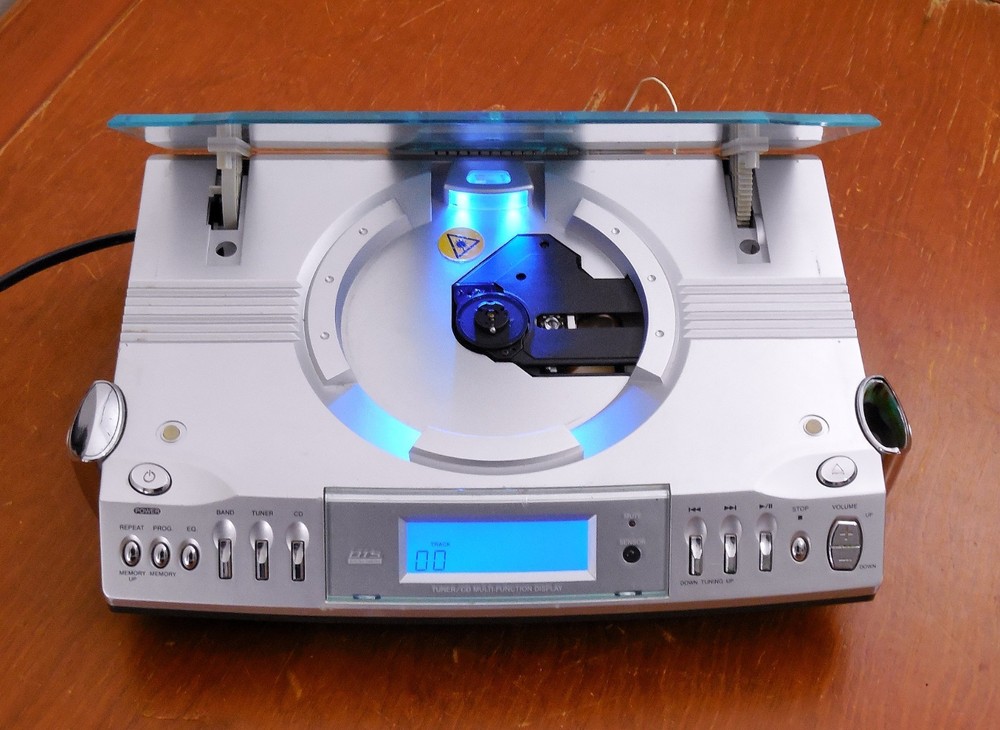 Emerson ES27 Compact Disc Stereo CD Player Tested Door Opens Manually