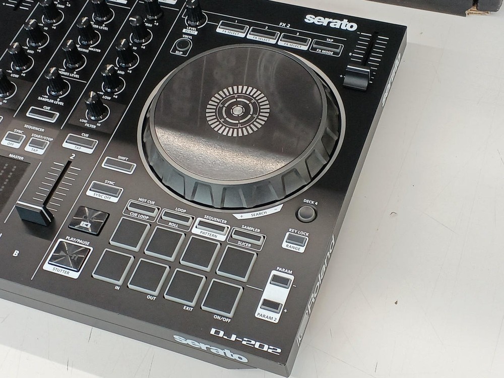 Roland DJ-202 2CH 4-Deck DJ Controller Serato USB Bus Powered Performance Pads