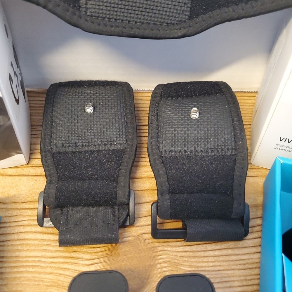 2x HTC Vive Tracker 2018 2.0 Full Body Tracking VRChat - Complete Dongle Straps
