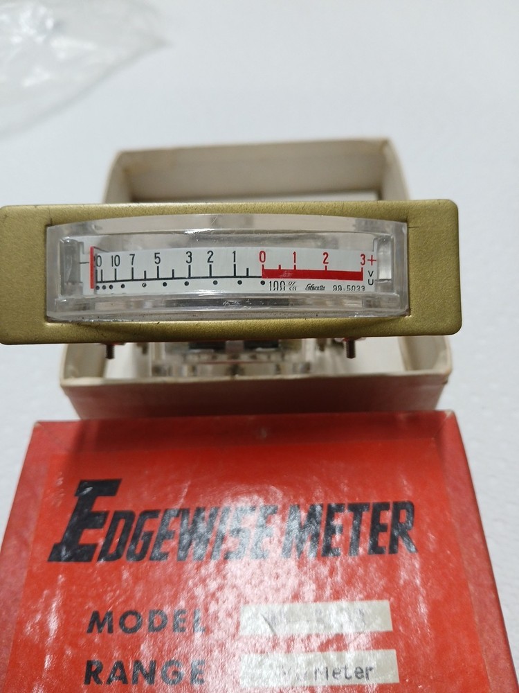 Edgewise Meter Model 99 5033 VUMETER