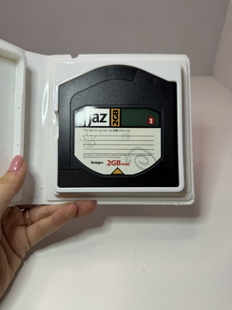 Iomega Jaz 2GB Disk Mac Version w/ Case – Not Sealed – Pre-Owned