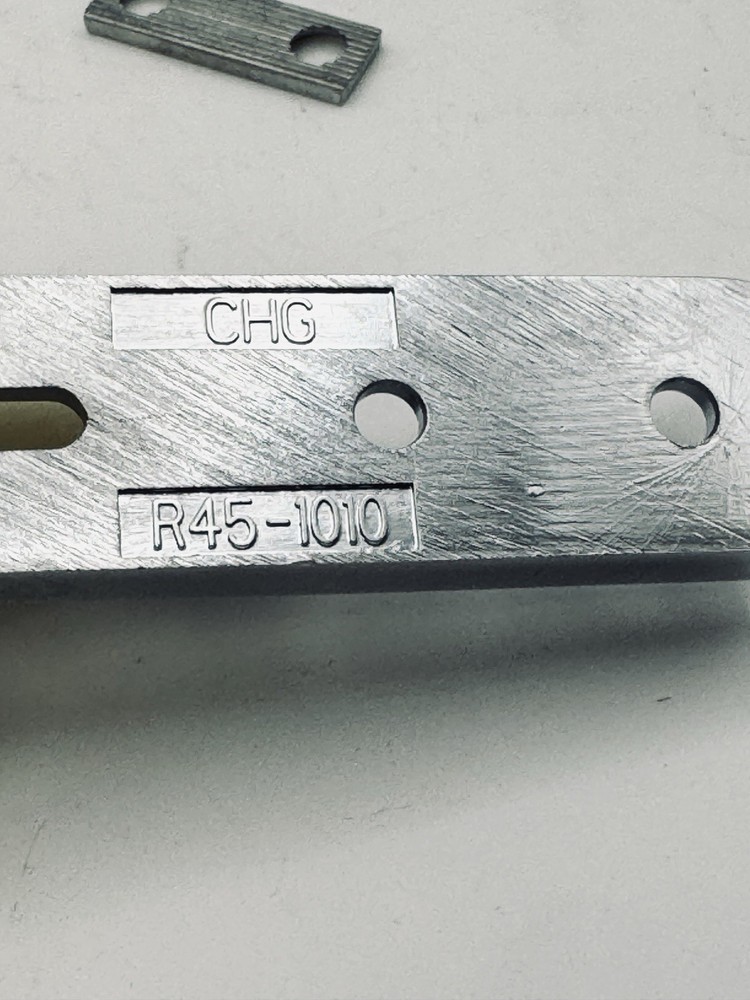 CHG R45-1010 Self-Closing Edgemount Hinge