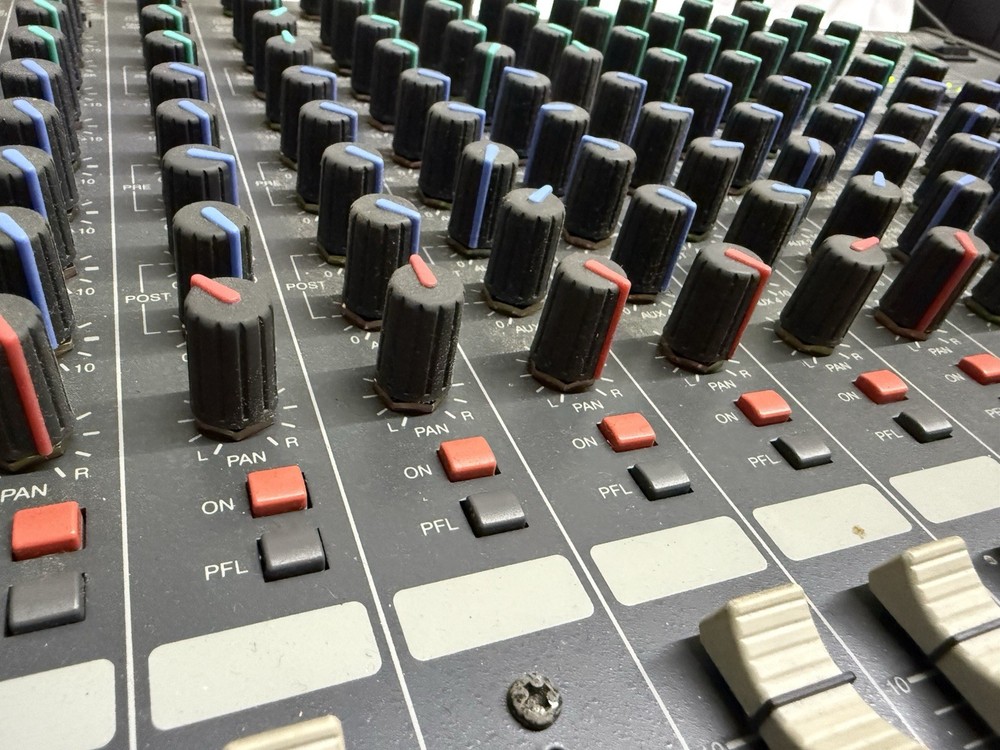 Inter-M CMX-1242 professional mixing console