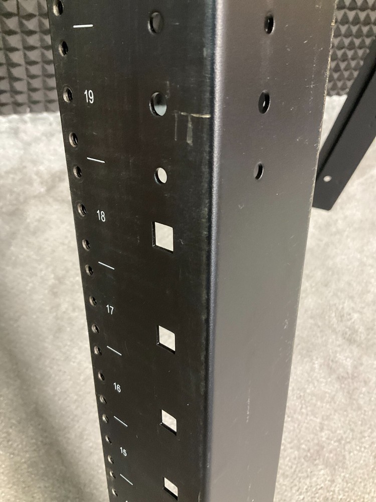 APC NetShelter 4 Post Open Frame Rack 44U AR204A ✅❤️️✅❤️️ OPEN BOX ✅❤️️✅❤️️