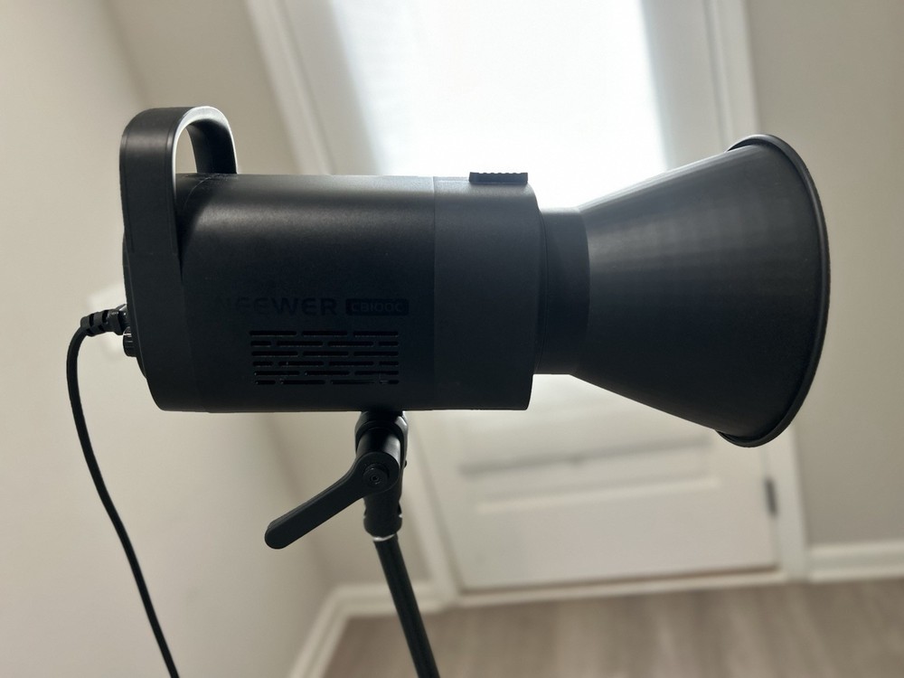 Neewer CB100C LED Continuous Studio Light BT 2.4G AC-Powered Black