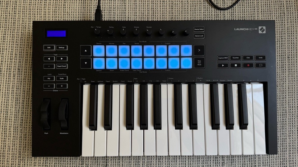 Novation Launchkey 25 MK3 MIDI Keyboard