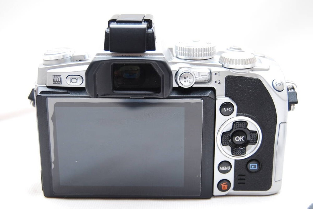OLYMPUS OM-D E-M1 Mirrorless Camera Body Silver Set Working