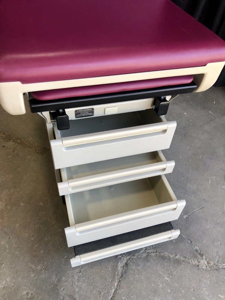 Midmark 404 Exam Treatment Table