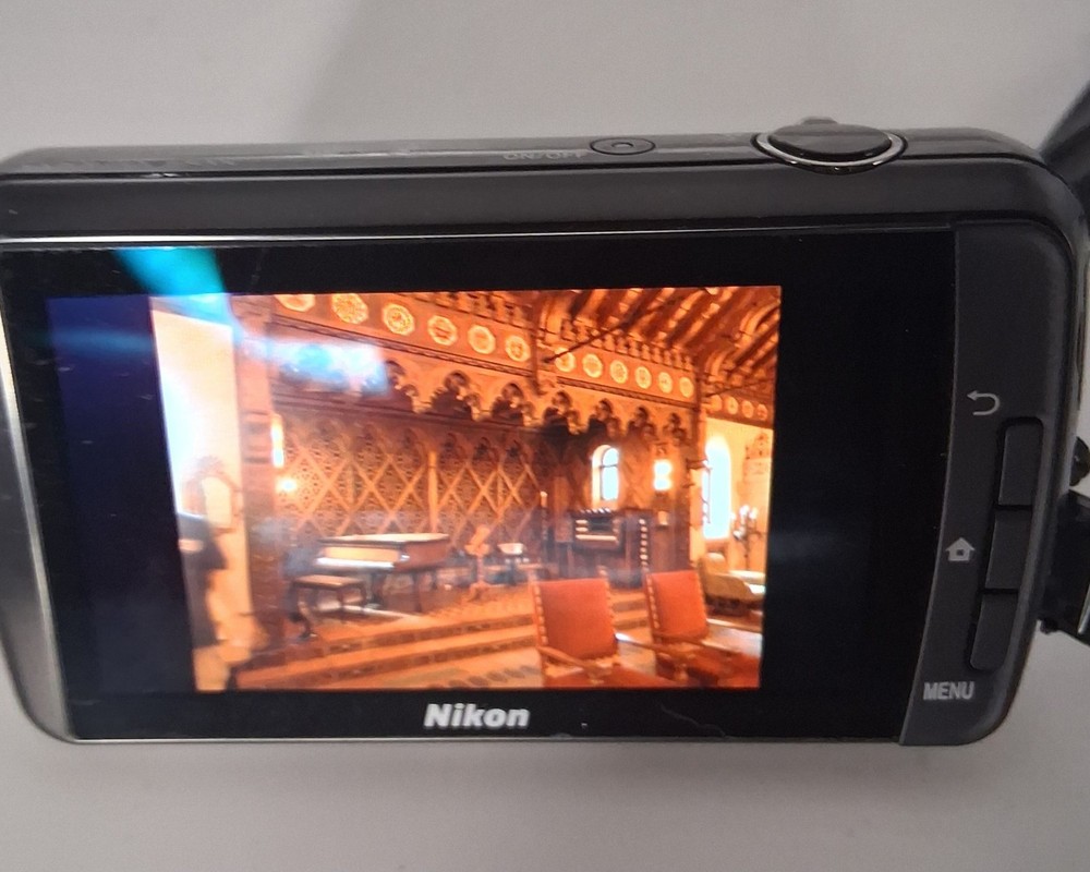 Nikon Coolpix Compact Touchscreen Digital Camera S3500 20MP (TESTED WORKS)