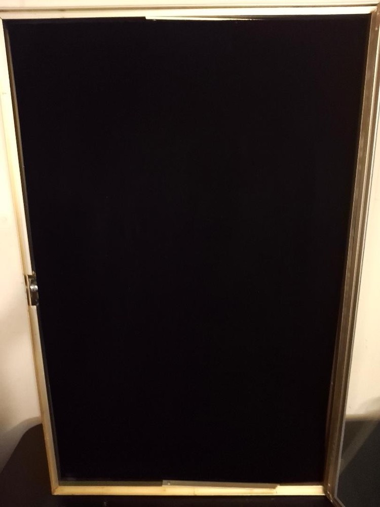 ALLUMINUM DISPLAY CASES 34X22X3.25