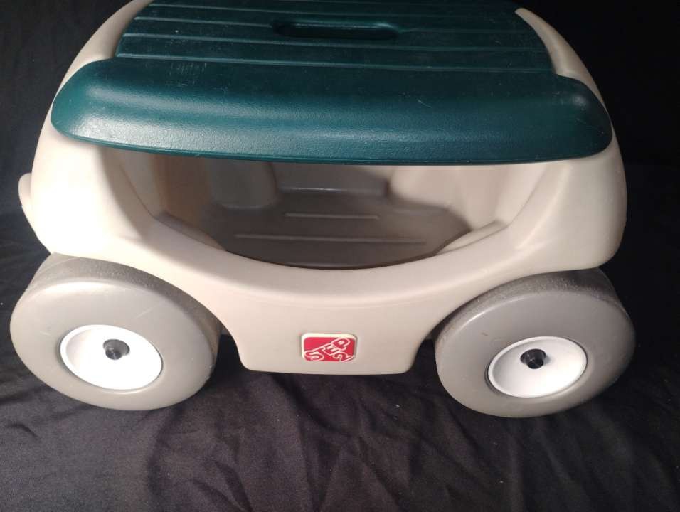 Step 2 Multi Purpose Rolling Garden Hopper Utility Seat Storage Cart Organizer