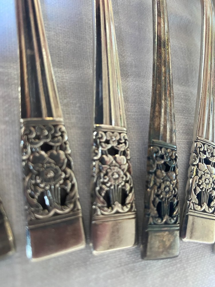 ONEIDA SILVER PLATED FLATWARE "CORONATION" (7) TEASPOONS 6 1/4"