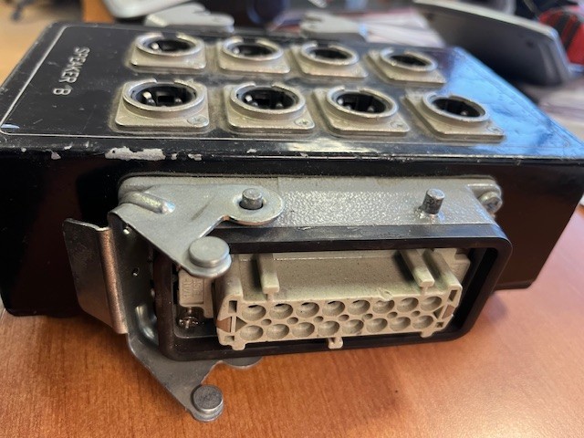 Harting HAN16 to 8 x speaker adapter