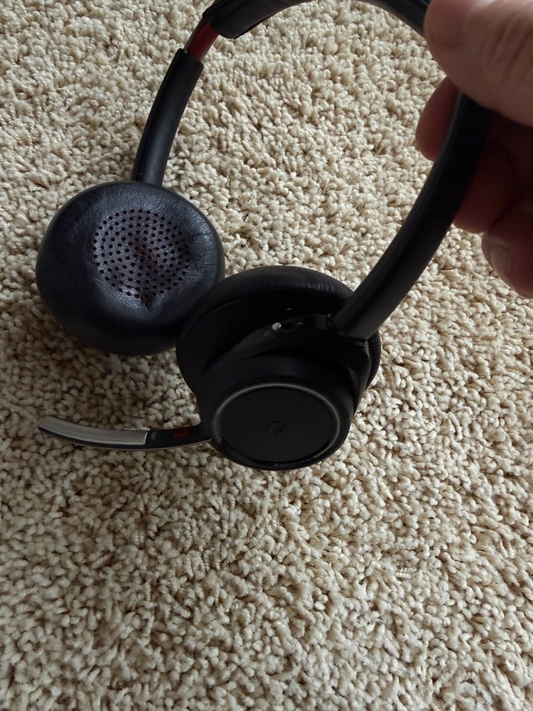 Plantronics J9 - Bluetooth Wireless Over The Head Headset