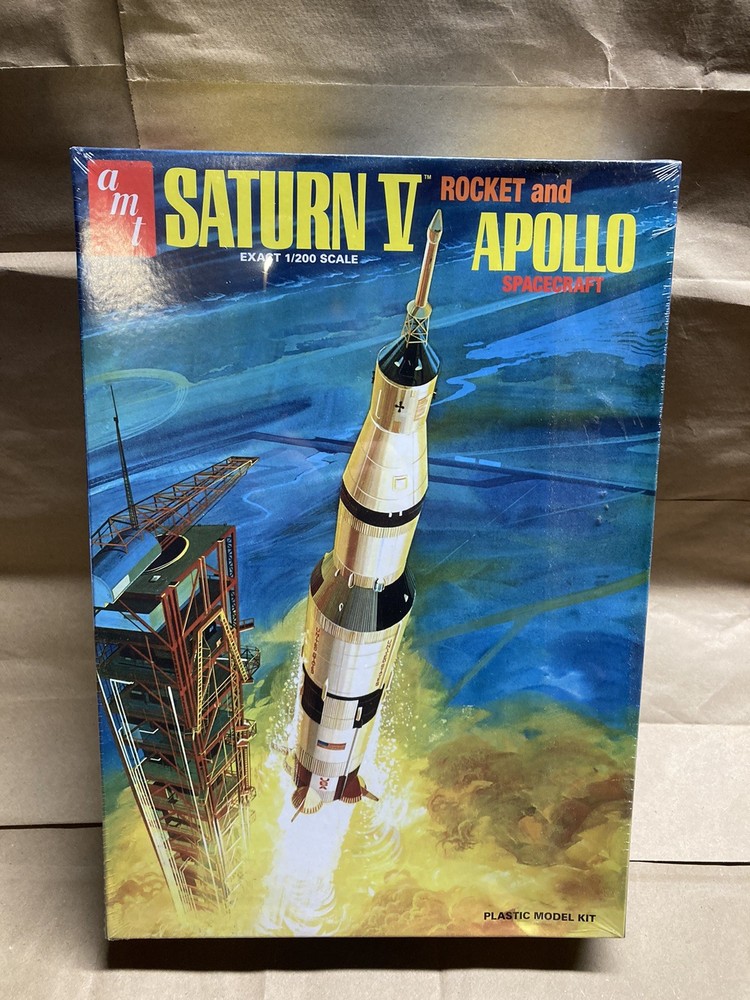 Amt Plastic Model Kit Saturn V Moon Rocket