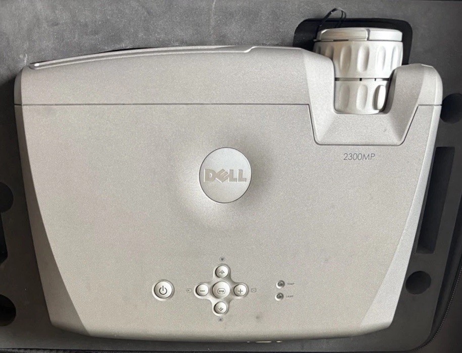 Dell 2300MP DLP Projector with Cables, Remote, and Case