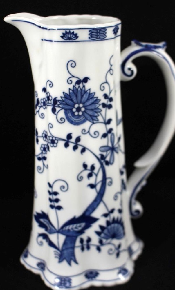 Seymour Mann Bue Onion 24 Ounce Pitcher