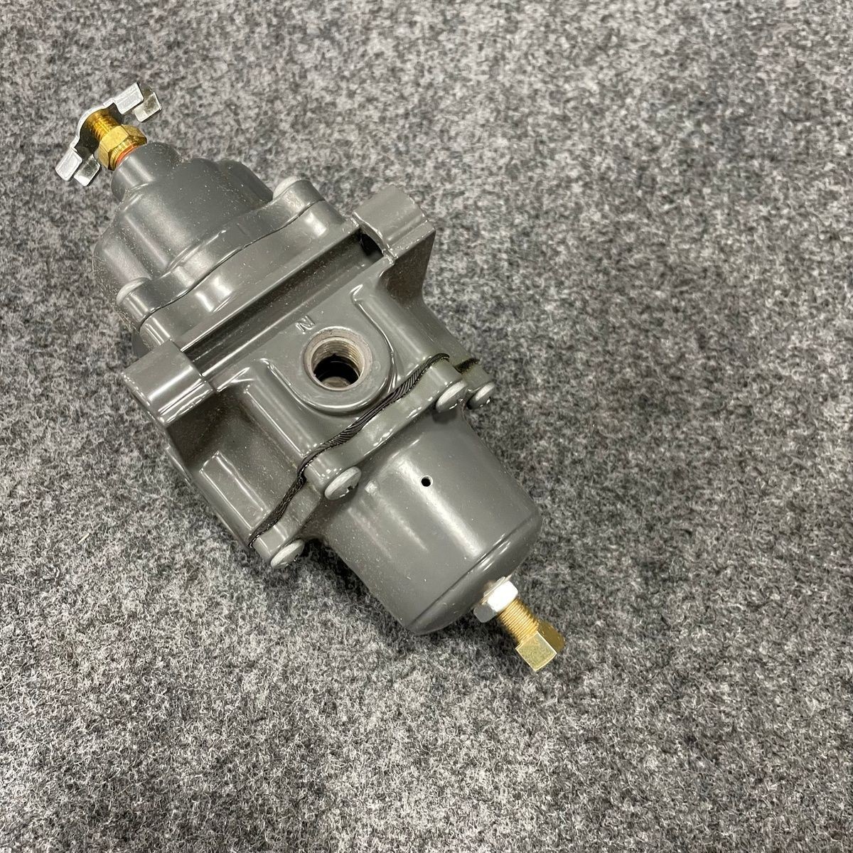 Emerson Fisher 67CFR Series Instrument Supply Regulator