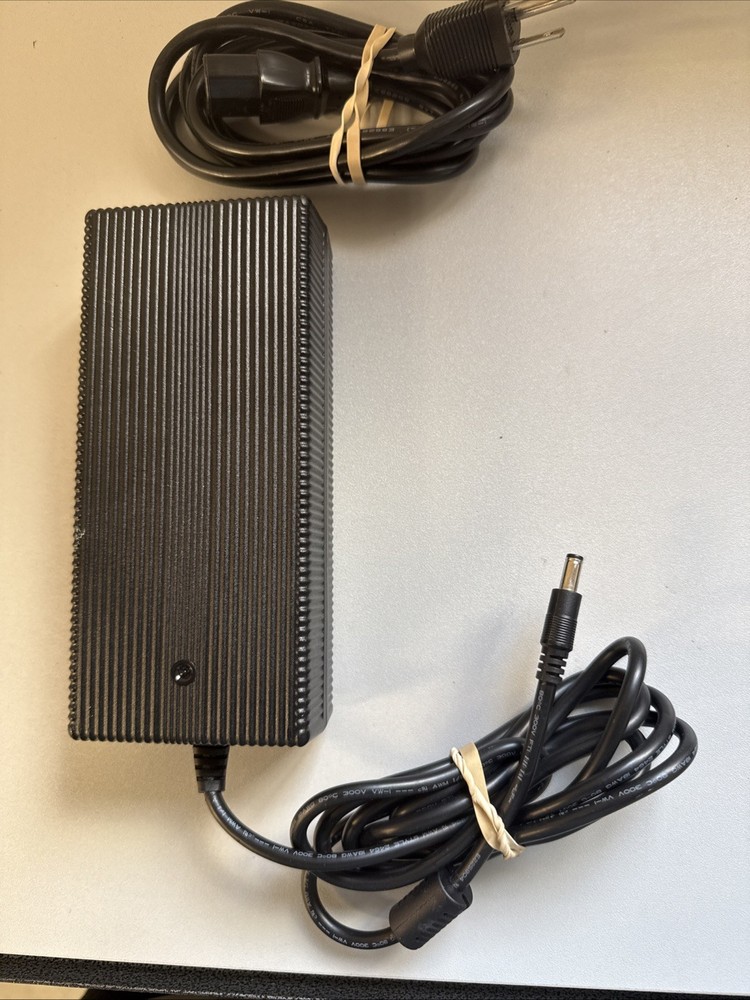 FUYUANG SWITCHING POWER SUPPLY 200W FY1908000 19VDC 8A