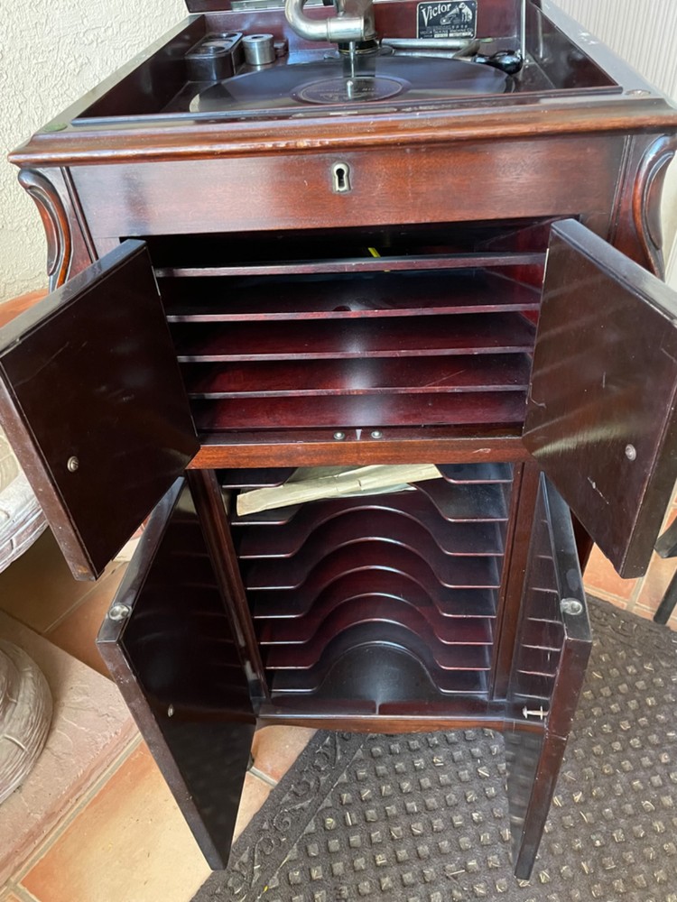 1914 Phonograph Talking machine