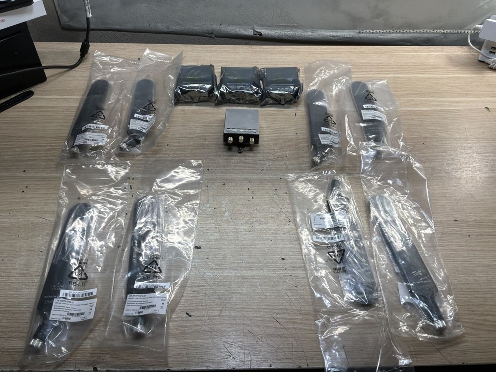 4 Cisco Pluggable Interface Module LTE   P-LTE-US/ NEW/ JUA3470