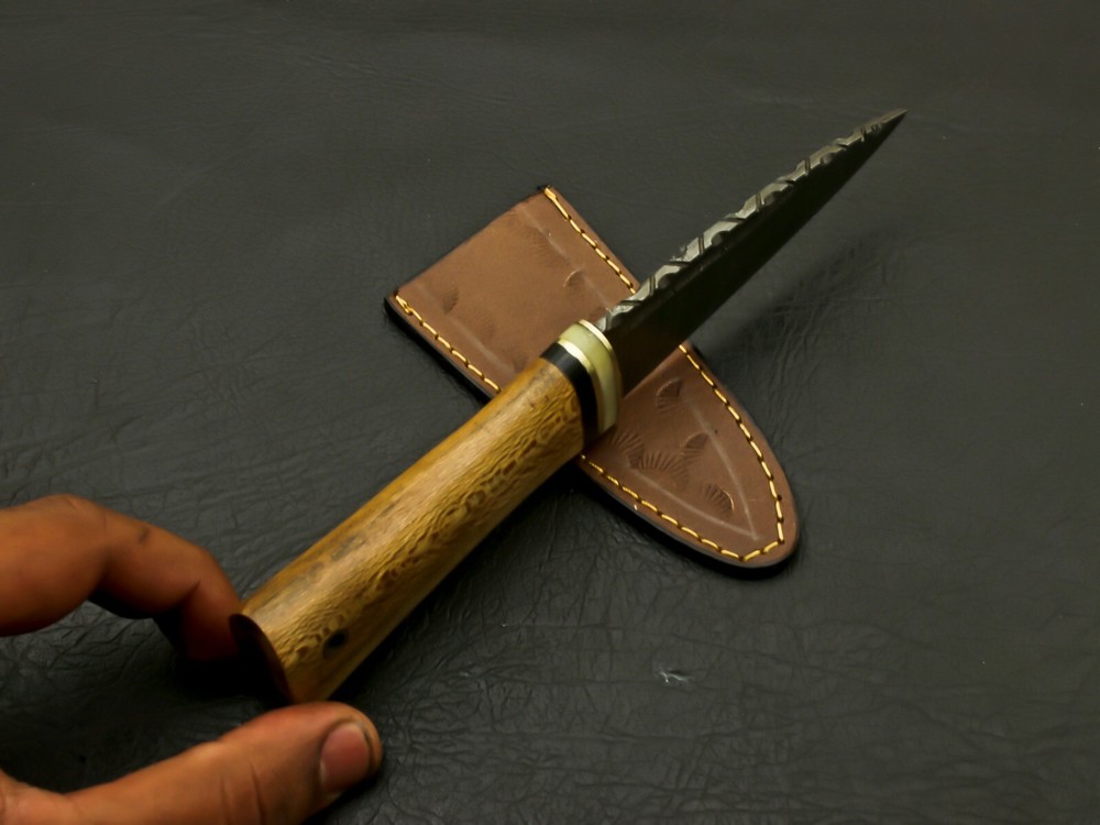 8 inches Celtic Scottish Dirk SGIAN DUBH DAGGER Bone Handle Knife.