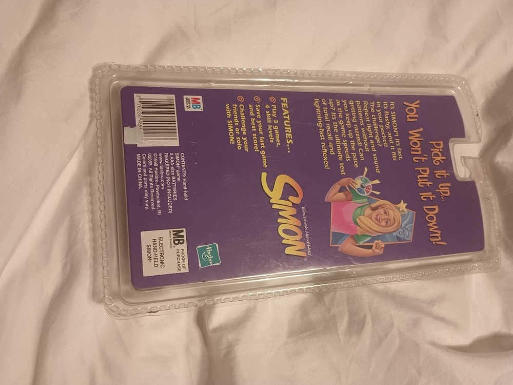 Hasbro Simon Electronic Hand Held - 49000