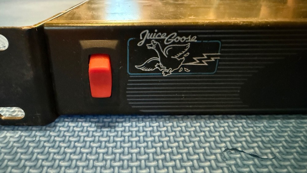 Juice Goose Twelve PAQ Multi Voltage Power Conditioner