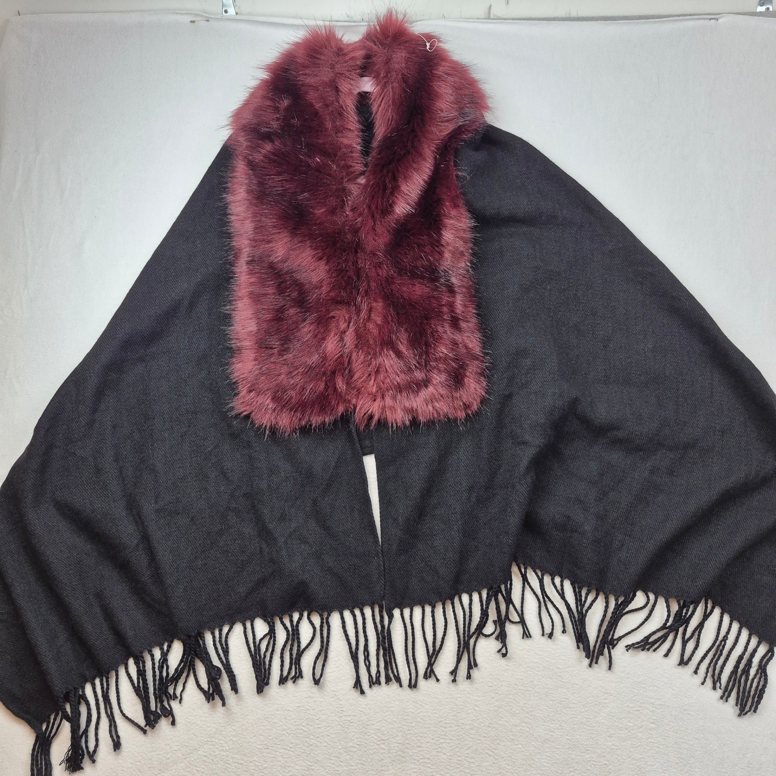 Jessica McClintock Faux Fur Trimmed Shawl Wrap Scarf Black Red Fringe One Size