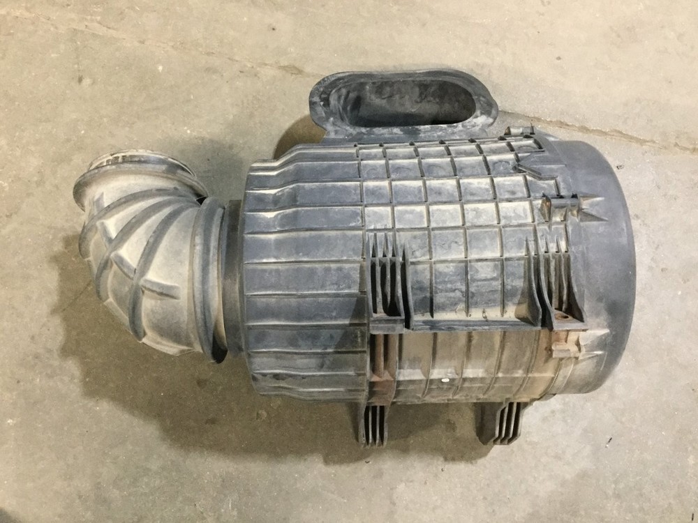 Volvo VNL Air Cleaner - Used