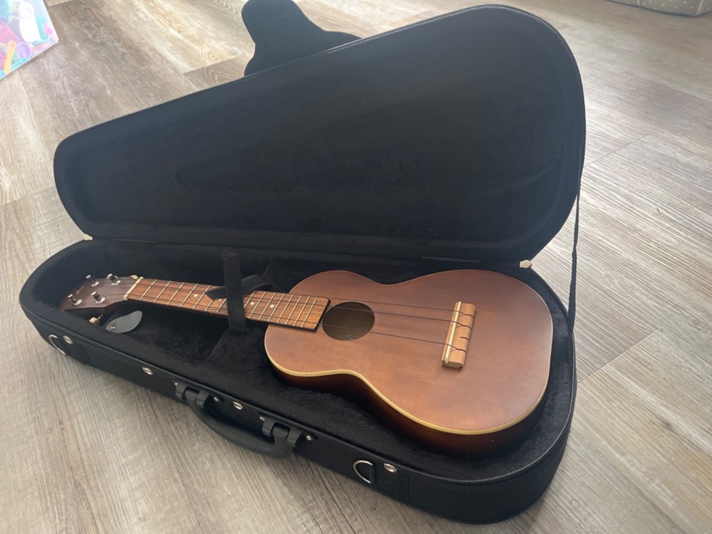 Kalos Ukulele - Model UKP-28CC * missing 1 string