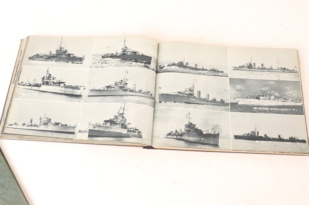 WW2 USN Year Book Group/71