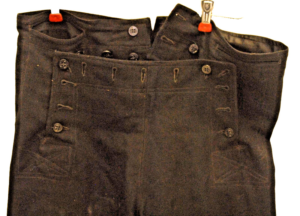 ID'd WWII U.S. NAVY CRACKER JACK UNIFORM, HAT, BELT, DOG TAG, PHOTO'S, CARDS