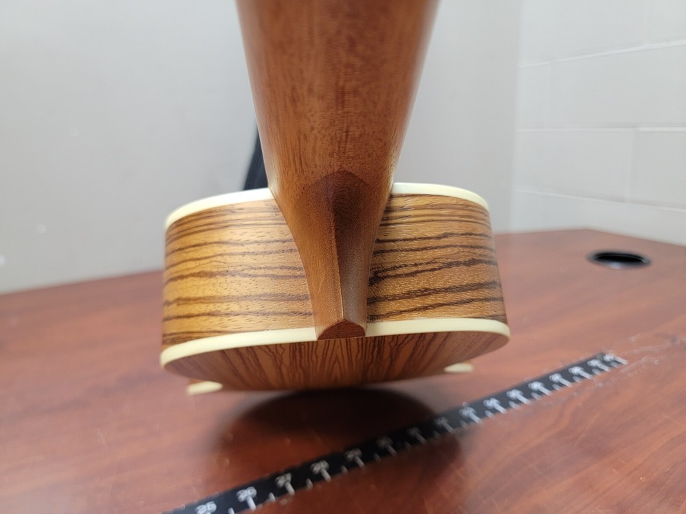 Amahi UK330C Ukulele In Soft Gig Bag