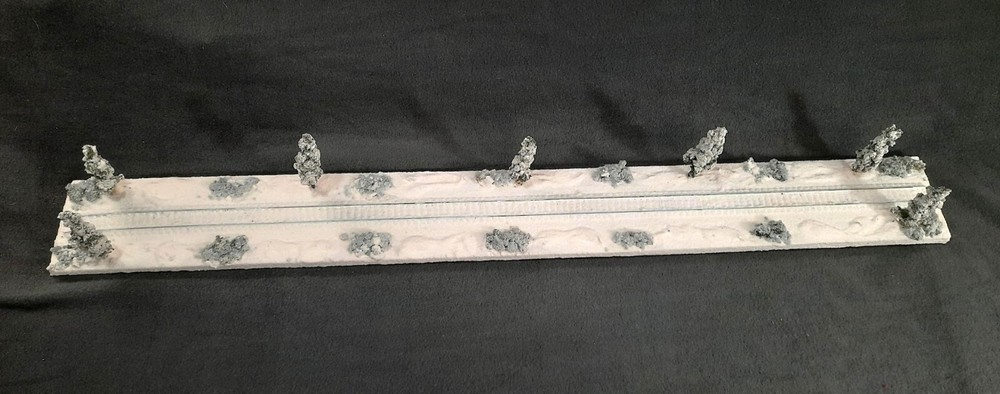 HO SCALE 36" SINGLE TRACK DIORAMA TRAIN DISPLAY -"WINTER SNOW SCENE"