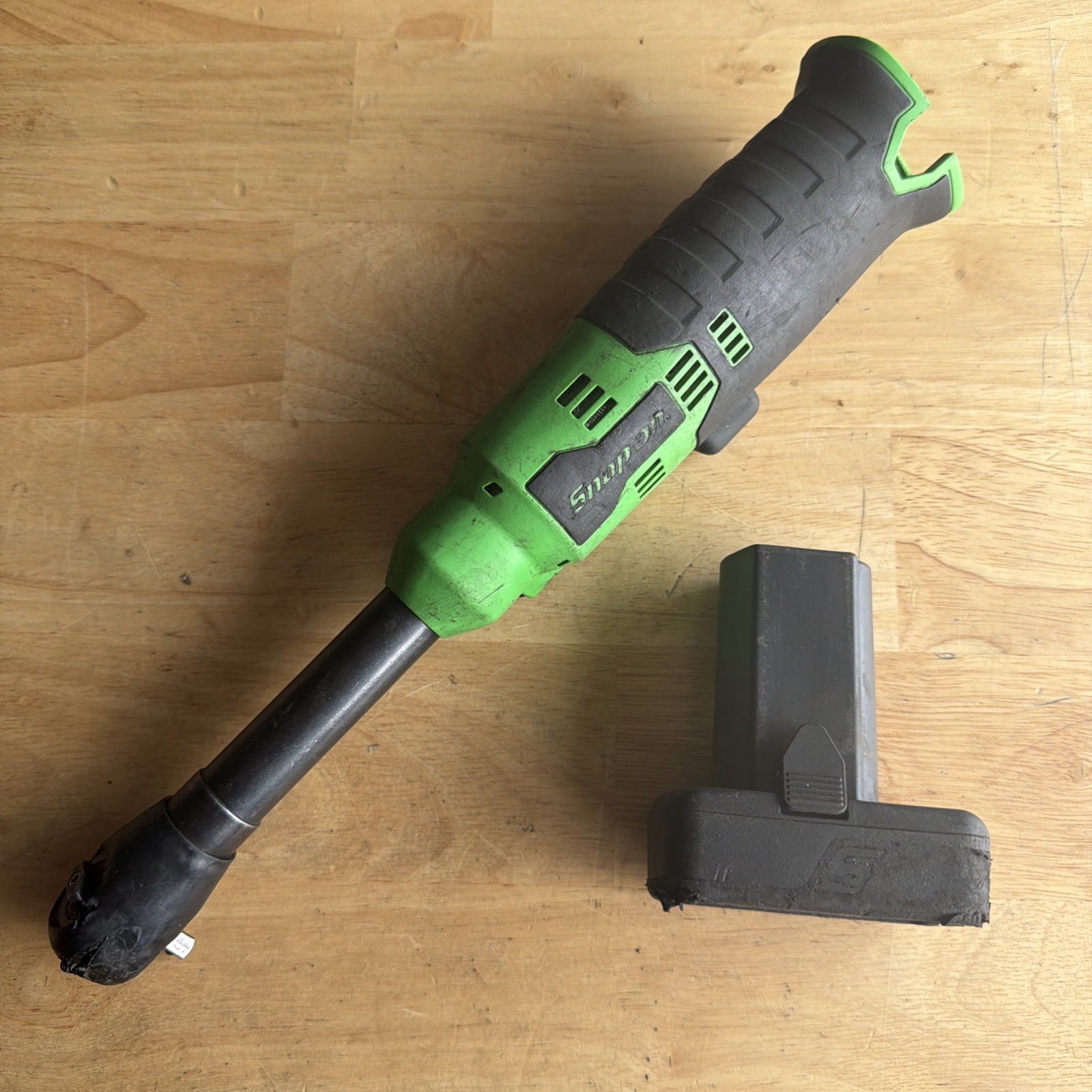 Snap On Tools Cordless Long Neck Ratchet 1/4" Drive Green W/ 1 Battery CTR717G