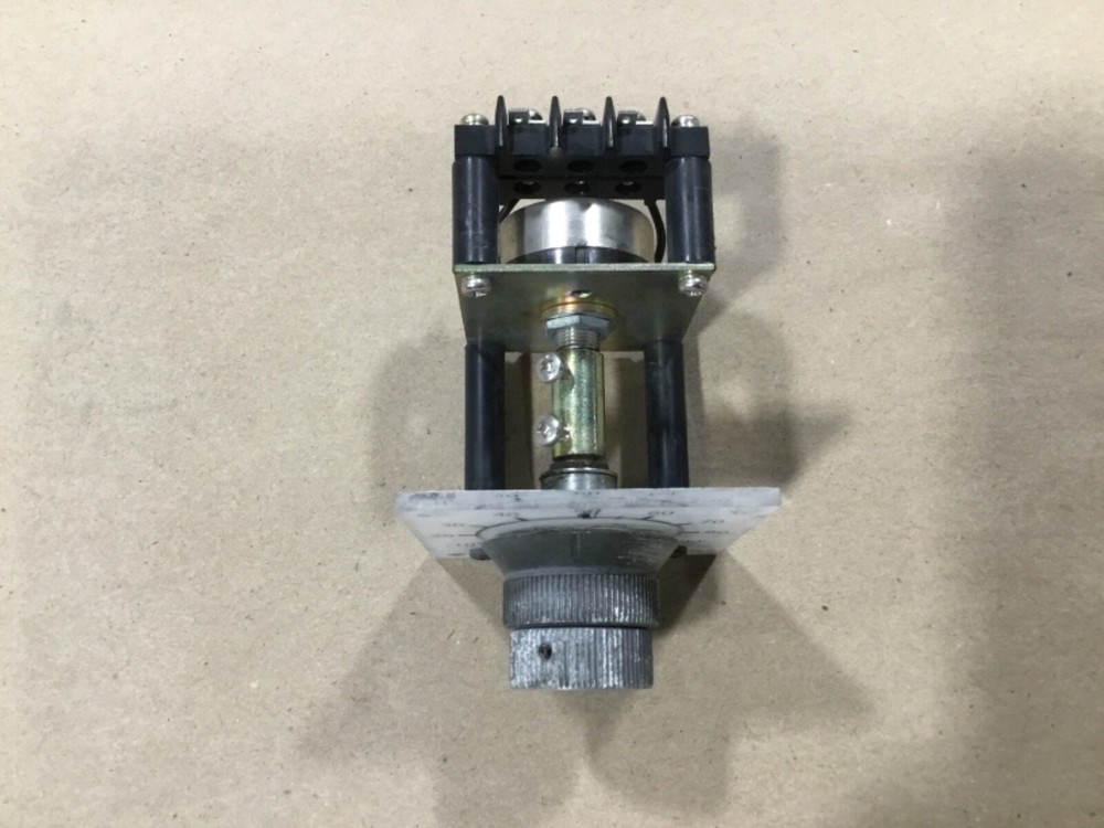 Cosmos RA30Y Potentiometer With Knob #45F66