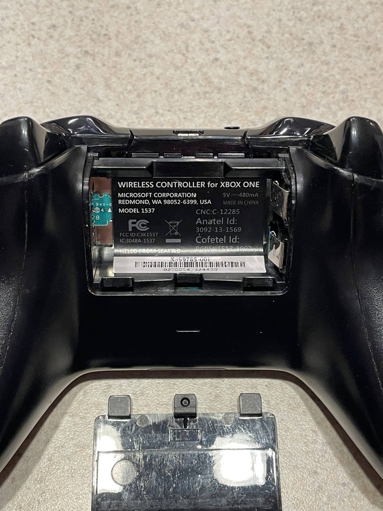 Microsoft 1537 Black Handheld Bluetooth Wireless Gaming Controller For Xbox One