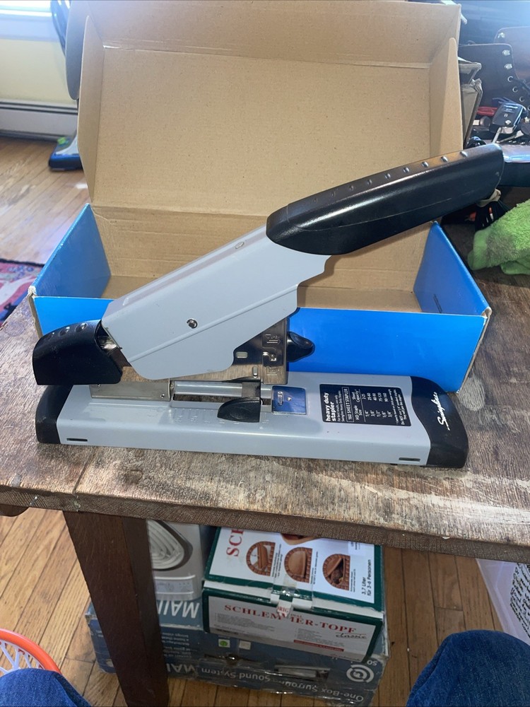 Swingline Heavy Duty Model 39005 160 Sheets High Capacity Stapler Open Box