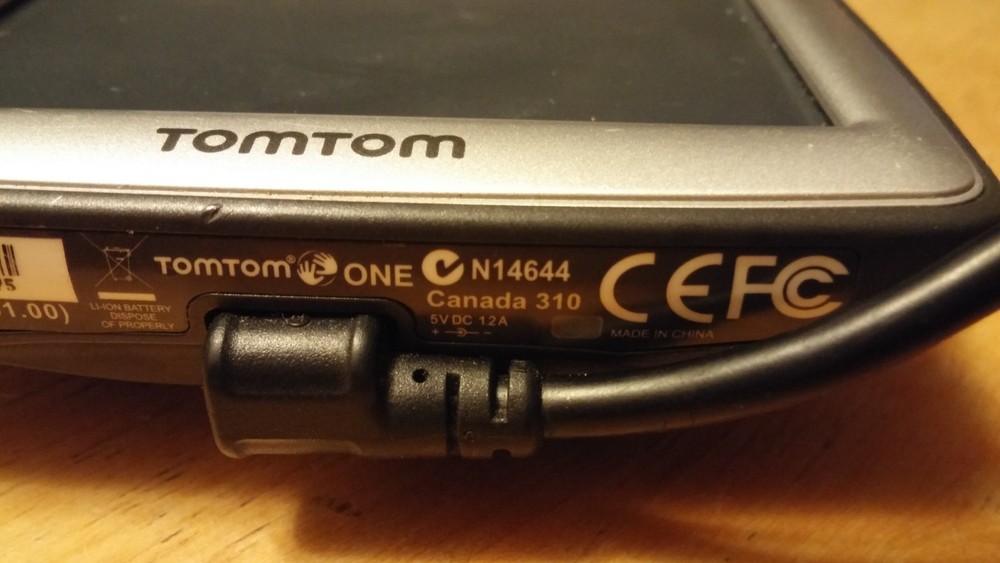 TOMTOM N14644 GPS NAVIGATION unit