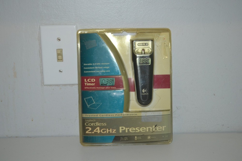 Logitech Wireless 2.4 GHz Cordless Presenter With LCD Timer 931307-0403