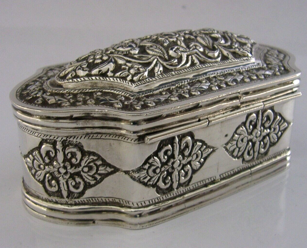 GOOD SIZE 132g INDIAN CEYLON SOLID SILVER TABLE BOX c1900 ANTIQUE