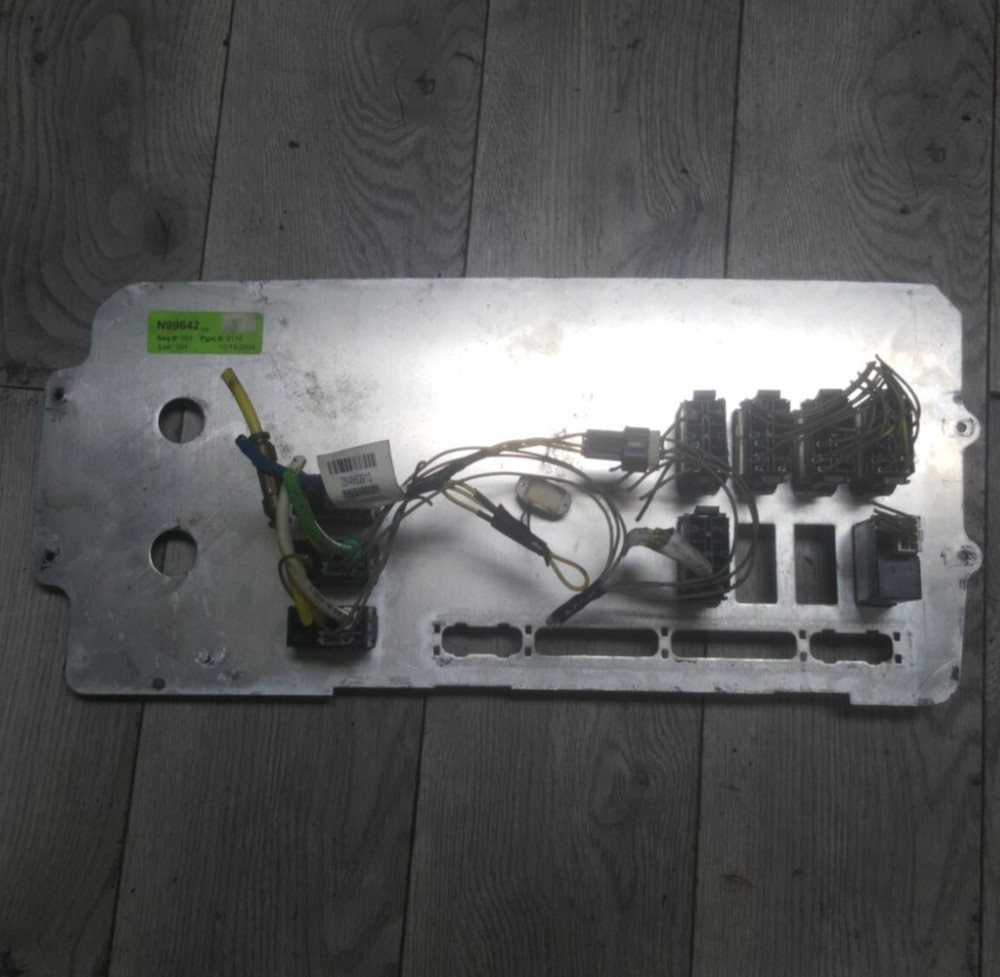 FREIGHTLINER DASHBOARD PANEL CLUSTER A06-40924-000 / N99642