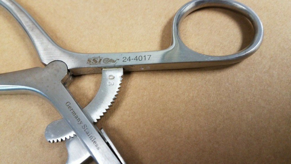 (N)  SSI 24-4017 Gelpi Retractor Bent 90°   (D025)
